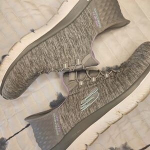 Skechers Women's Gray and Purple Sneakers, Slip On, Size 9